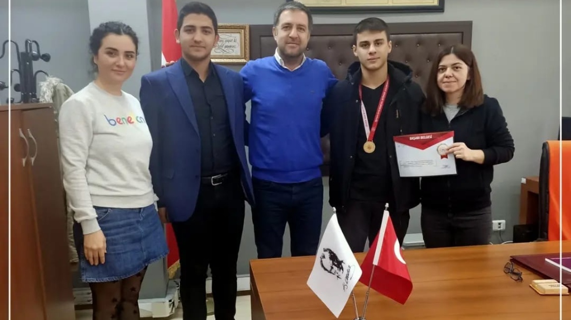 12. sınıf öğrencilerimizden Fatih ÖZÜBEK Marmara Bölgesi Judo Branşında bölge birincisi oldu.